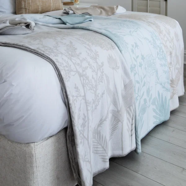 Amanda Meadow Fog/White