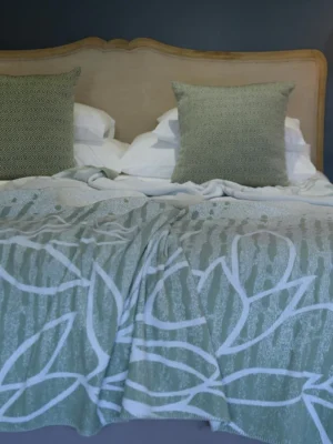 Amanda Biome Olive White  Throw
