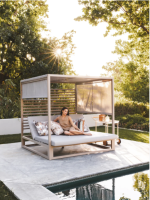 Palace Outdoor Canopy Daybed