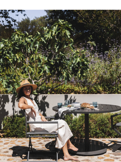 Serengeti Midnight 4 Seater Outdoor Round Table