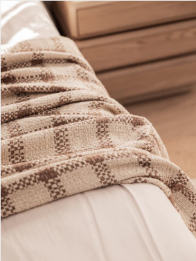 Tatter - Tale Tawny Throw