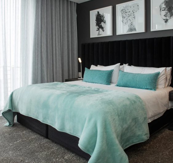 Belfiore Eggshell Plain Blanket